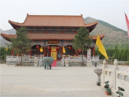 陵园内大雄宝殿